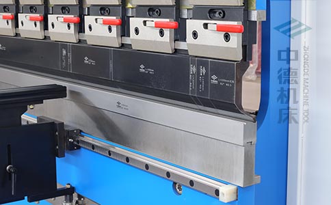 ZDPK-10025分段數(shù)控模具及高精度模具快夾，換模速度快5倍，加高型模托是門業(yè)制造專業(yè)配置.jpg